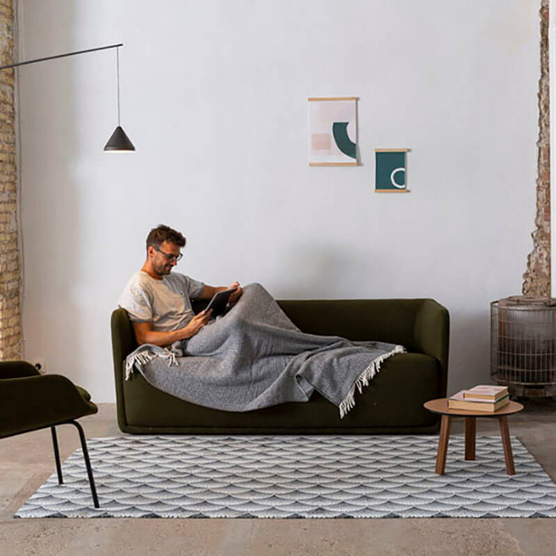 Manta para sofá, una forma de ahorro de energía, ya que evitamos poner la calefacción más fuerte si estamos tapados. Plaids y foulares